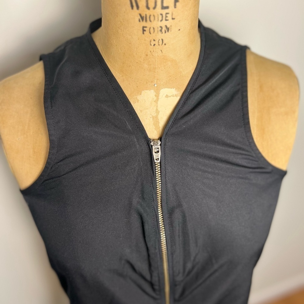 Banana Republic women’s XS black sleeveless zip up blouse